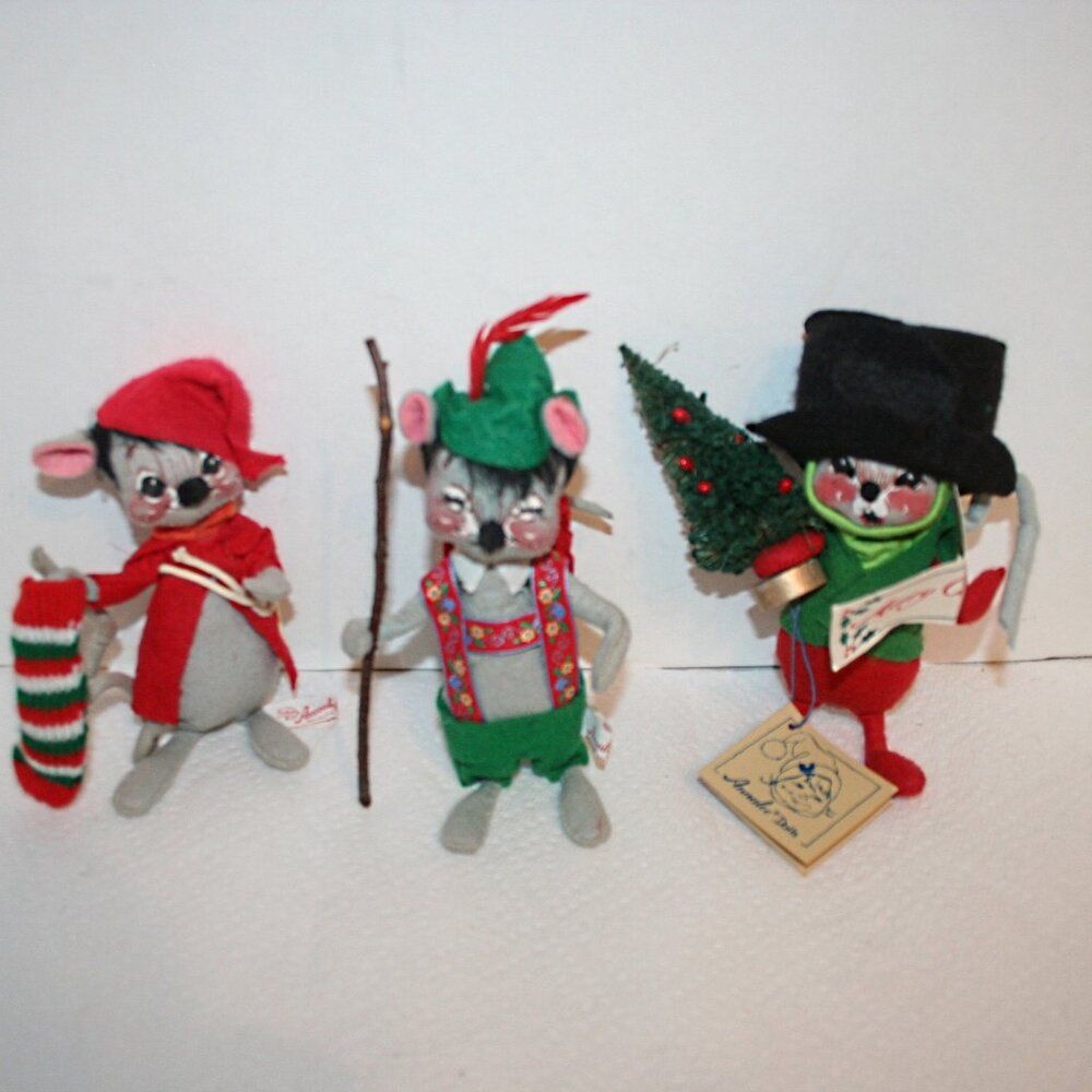 Annalee Christmas Mouse Vtg Lot of 3 ~ Stocking, Hiker, Caroler 7" 80/90's LT-2